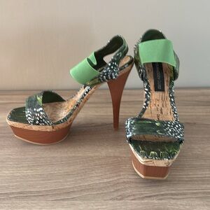 Steve Madden Luxe Green and Black Platform Heels, size 6